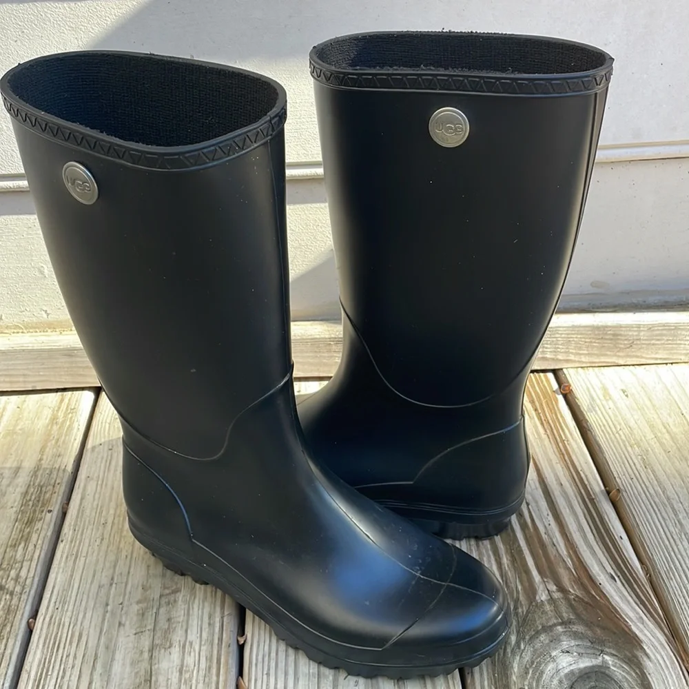 EUC UGG Shelby Waterproof Rubber Rain Boots Black Women's US 10 EU 41